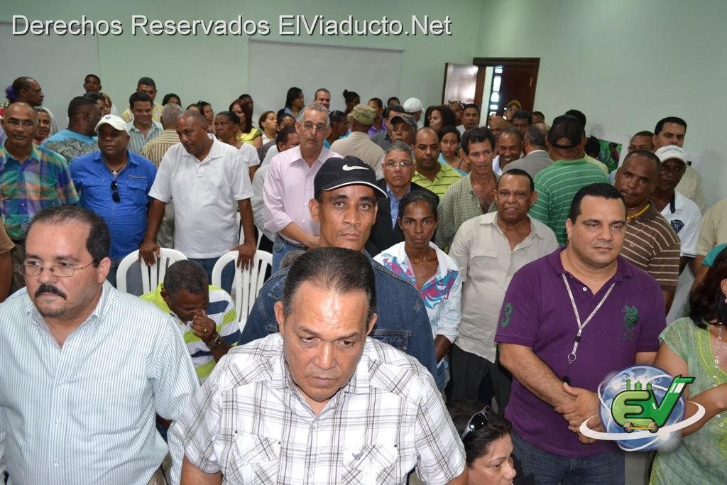 Publico asientes a la toma de Poseción de Rafael Martinez como nuevo Director de CORAAMOCA